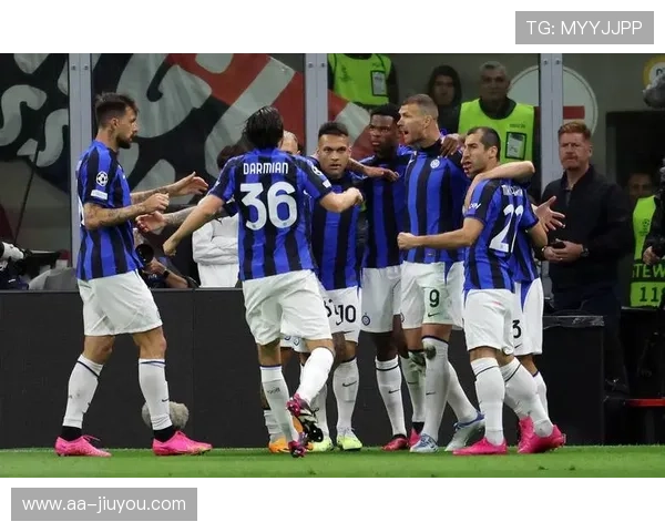 国际米兰中场连续断球推动场面变化:从防守压迫到进攻节奏的转场艺术 国际米兰中场连续断球推动场面变化:从防守压迫到进攻节奏的转场艺术